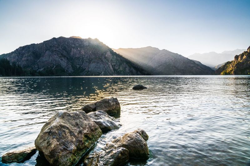 пейзаж, природа, горы, озеро, вечер, закат, небо Высокогорное озеро фото превью