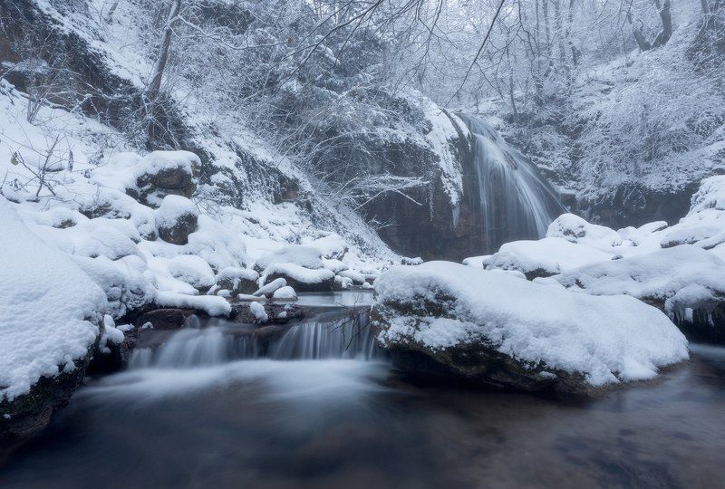 крым, водопад, джур-джур, природа, пейзаж, зима, снег, струи, долина привидений, демерджи, россия, путешествия, туризм, отдых, февраль, февраль в крыму, зима в крыму Джур-Джур зимой фото превью