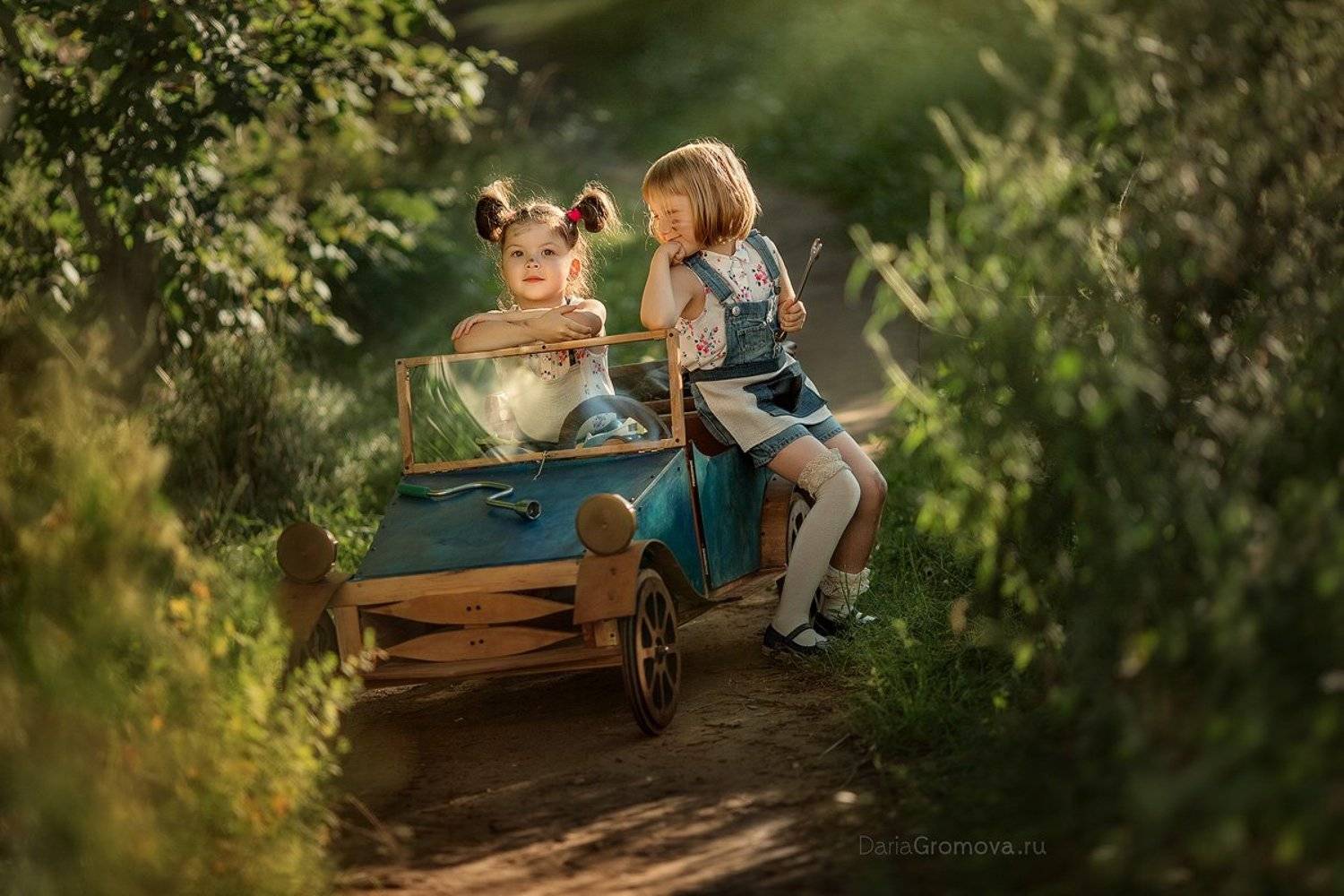 портрет, дарья громова, фотография, фото, фотоарт, фотограф, закат, детский портрет, дети, ребенок, сестры, малыш, девочка, мальчик, детская, фотосессия, фотосъемка, машина, лето, закат, тропинка, Дарья Громова