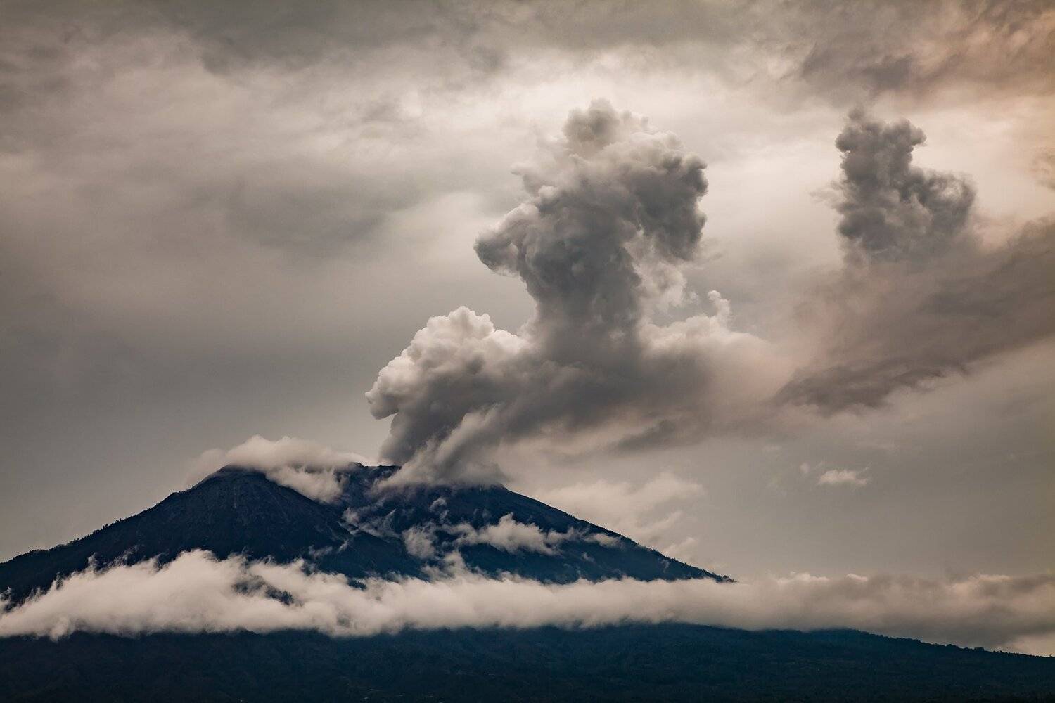 агунг, вулкан, извержение, Антон Петрусь
