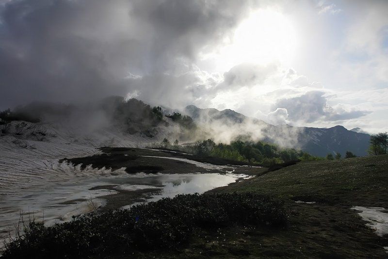 весна, туман, горы ХОТЕЛ ПОЙМАТЬ В СИЛКИ...ТУМАН фото превью