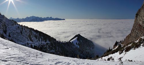 Раскинулось море широко...
