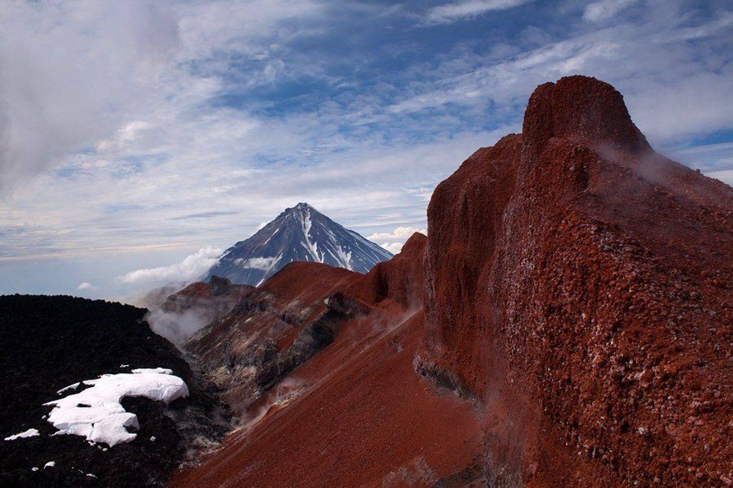 камчатка, вулкан, авачинский, корякский, лето, лава, пемза, шлак, снег, облака, Денис Будьков