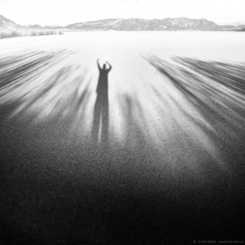 lithuania, ice, snow, man, shadow, bw, lake, hills, kasperionis, литва, лед, снег, человек, тень, озеро, гора Мы фото превью