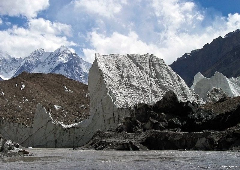 горы, каракорум, китай, ледник, гашербрум, туризм, альпинизм У подножья ледника фото превью