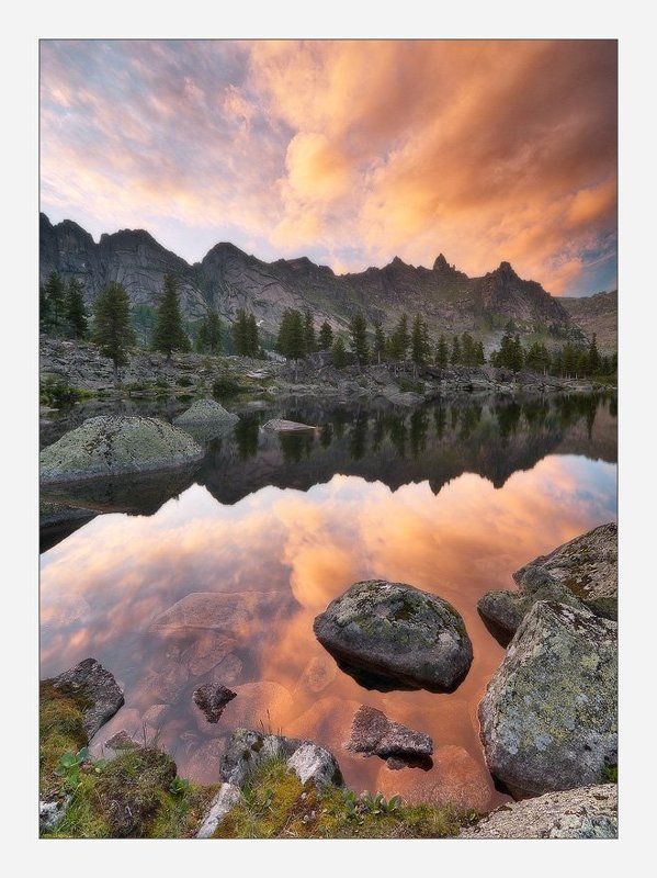 саяны, ергаки, озеро, горы, отражение, закат, вечер Огненная стена фото превью