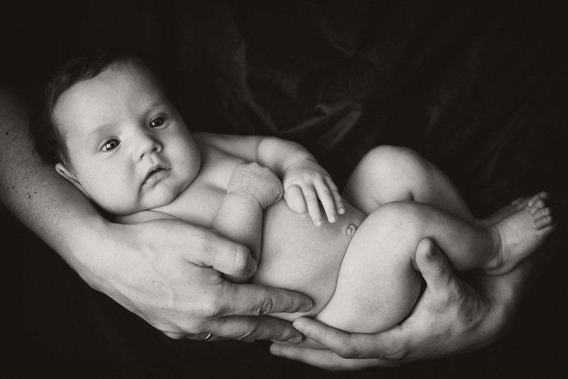 в руках фото превью