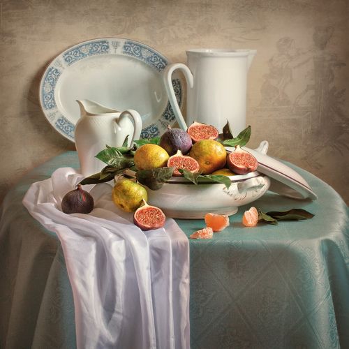 С фарфором и фруктами
