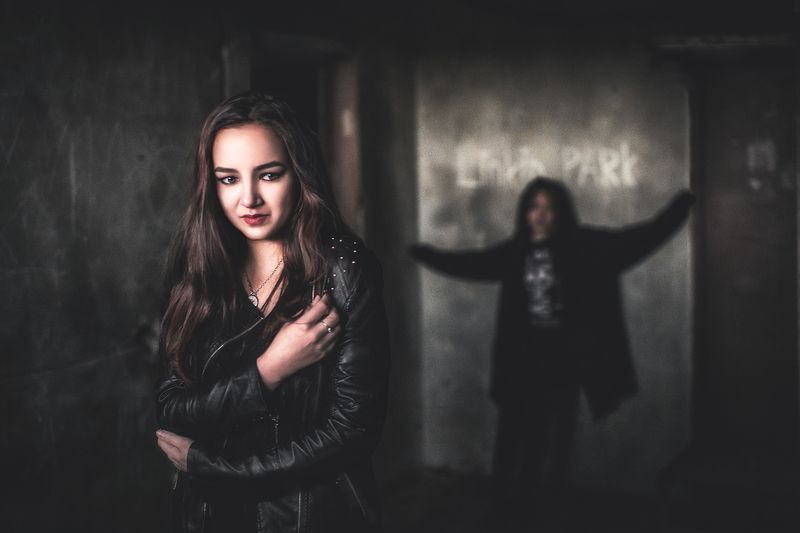 девушки,заброшенные,постройки,естественный свет,пленер,улица,фотосессия Холод фото превью