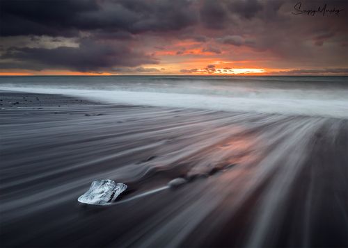 Simple lines. Diamond beach. Iceland.