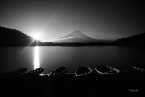 Sunshine on boats