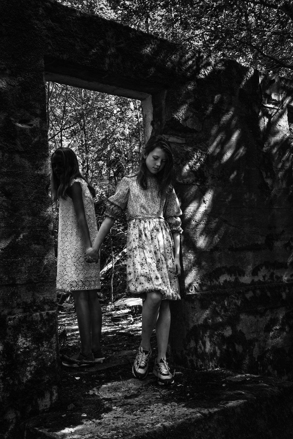 чёрно-белое , девочки , друзья,жанровый портрет , постановочная фотография, Natalia Kholodova