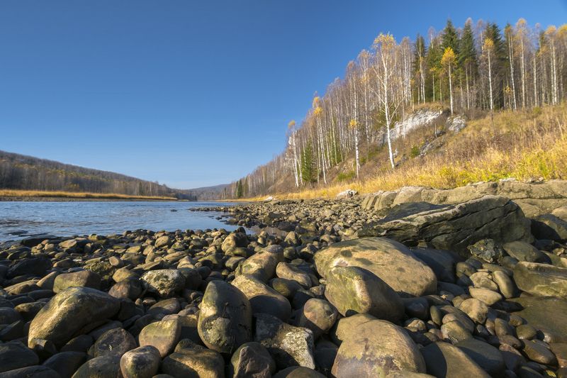 осень, Урал, Губаха, река, валуны, полярик, река, небо Осенний полдень фото превью