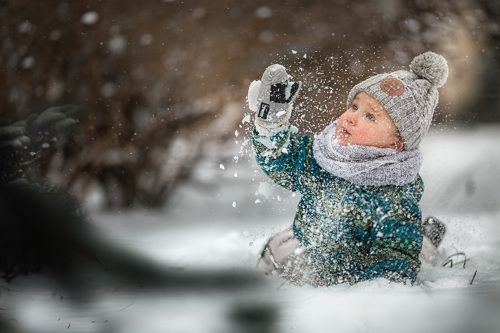 Мама, что это? Это же мухи! Белые мухи!