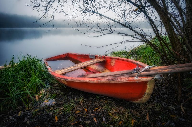 Lonely boat  фото превью