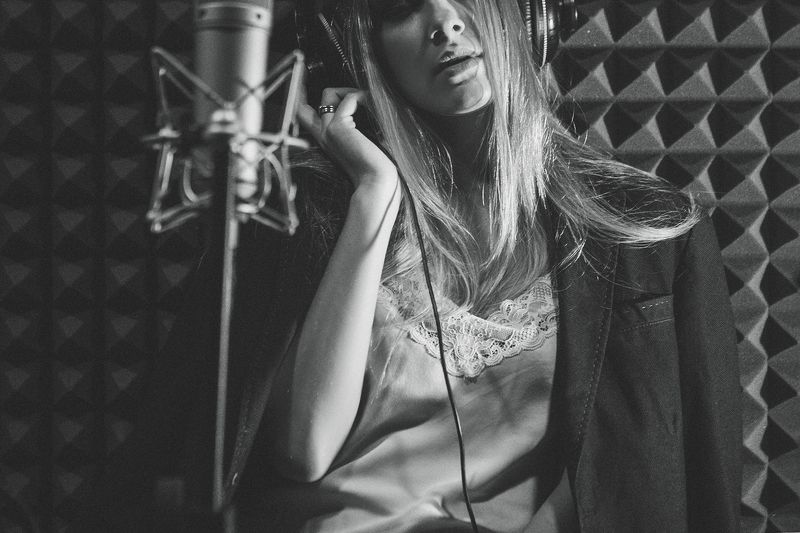 #девушка#лампа#певица Певичка фото превью