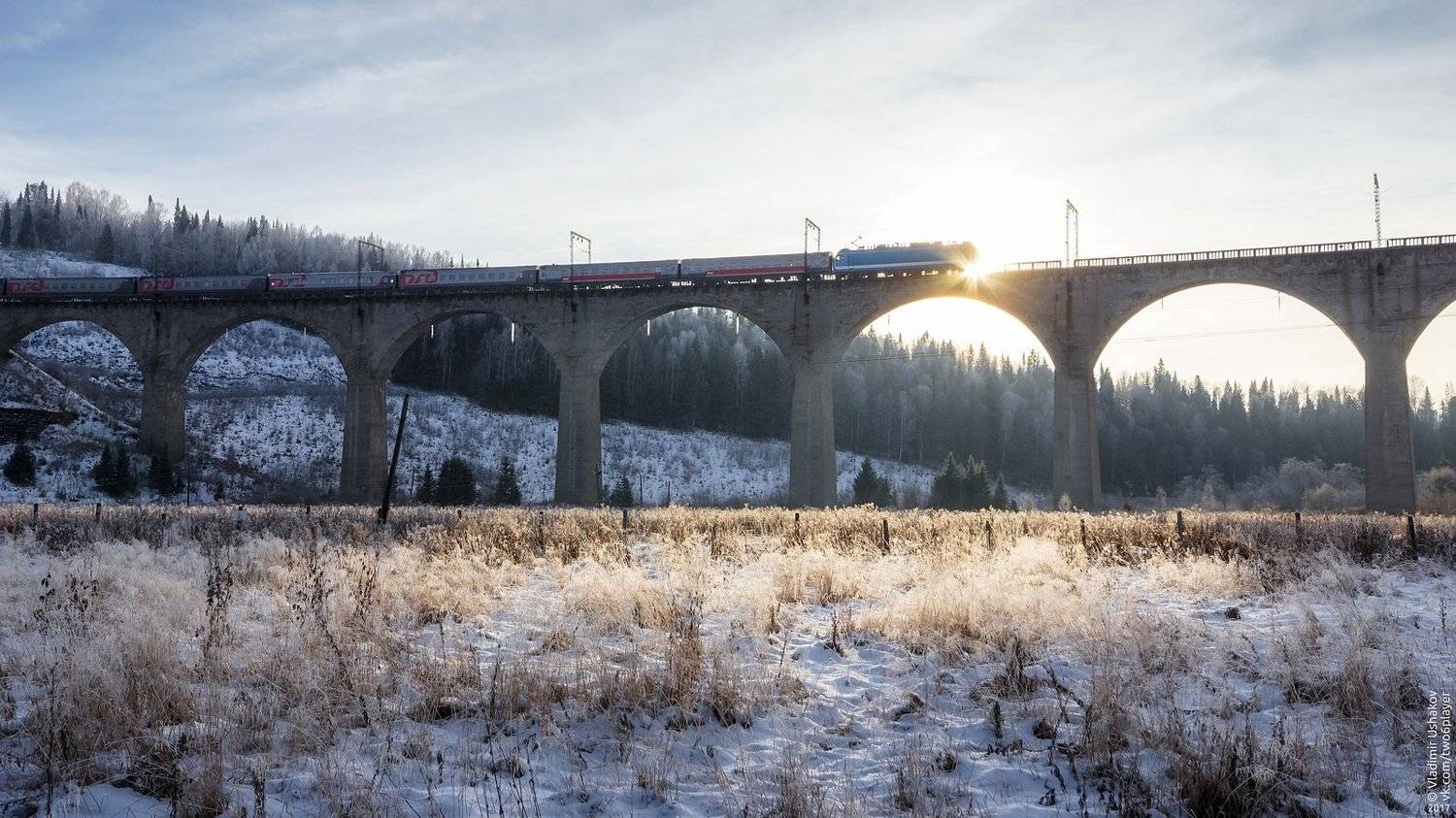 зима, снег, солнце, облака, виадук, железная дорога, поезд, поселок, пудлинговый, свердловская область, Владимир Ушаков