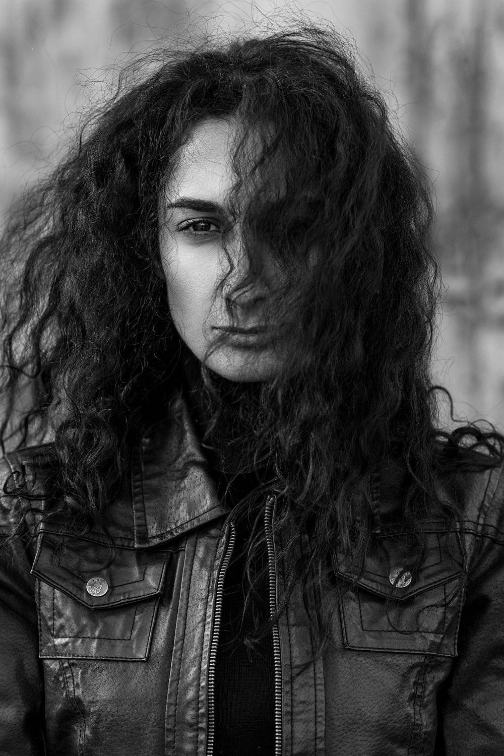 чб, черно-белое фото, черный, белый, волосы, ветер, динамика, кудри, портрет, модель, Анна Дегтярёва