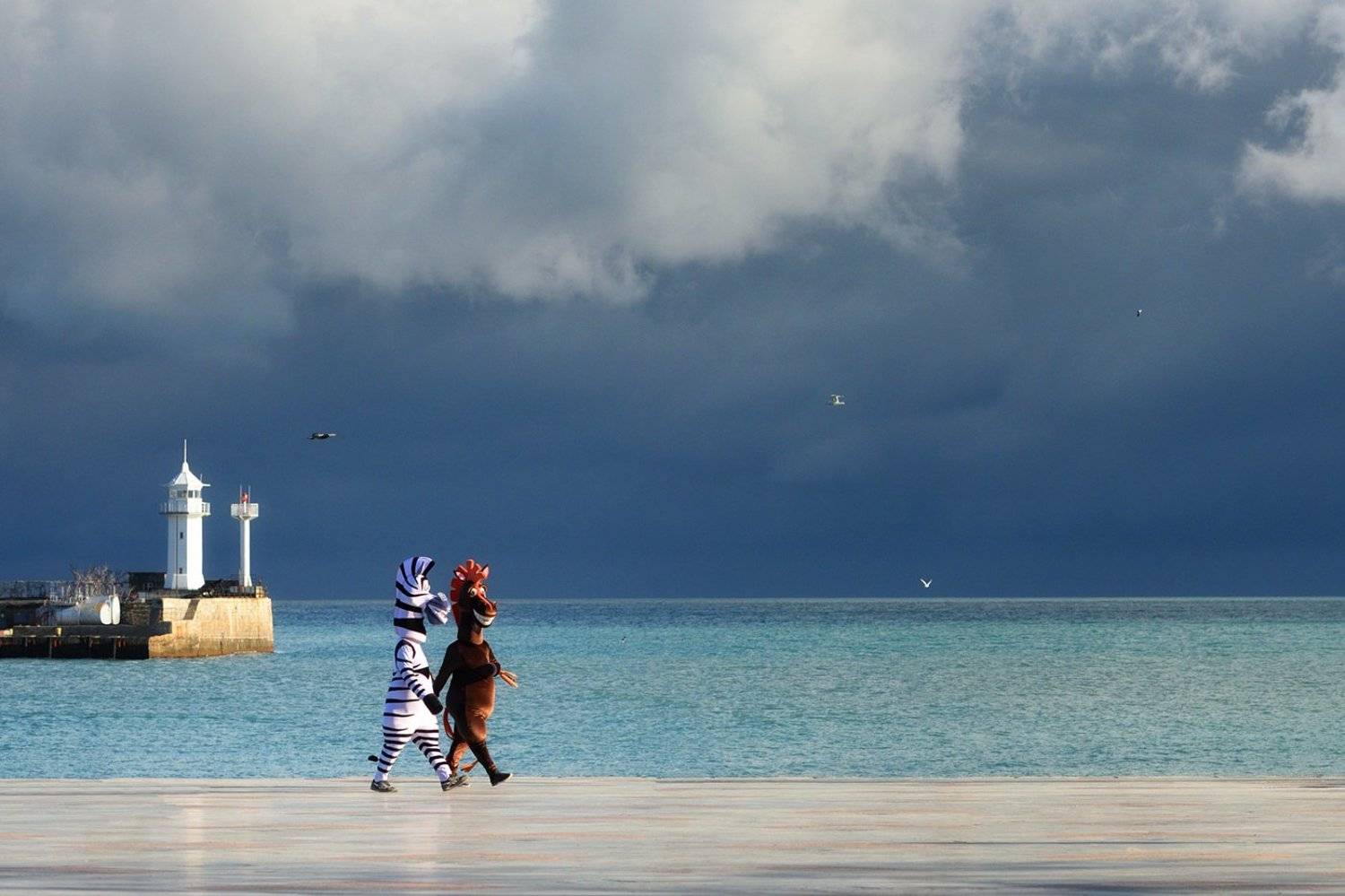 берег, маяк, ряженые, ялта, Вьюшкин Игорь