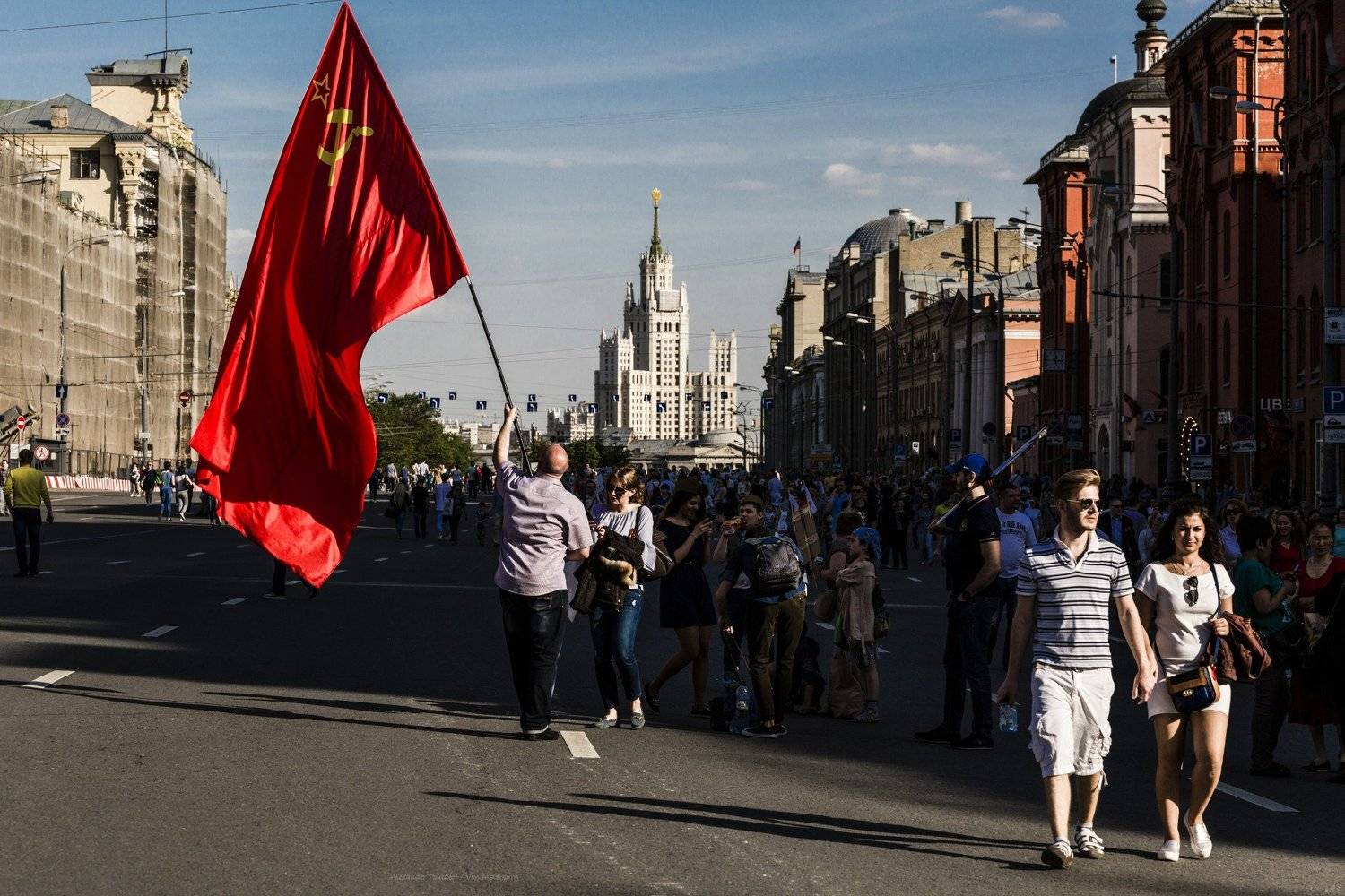 Люди, город, улица, жанр, человек, свет, цвет, красный, праздник, репортаж, май, , АлександрТутаев