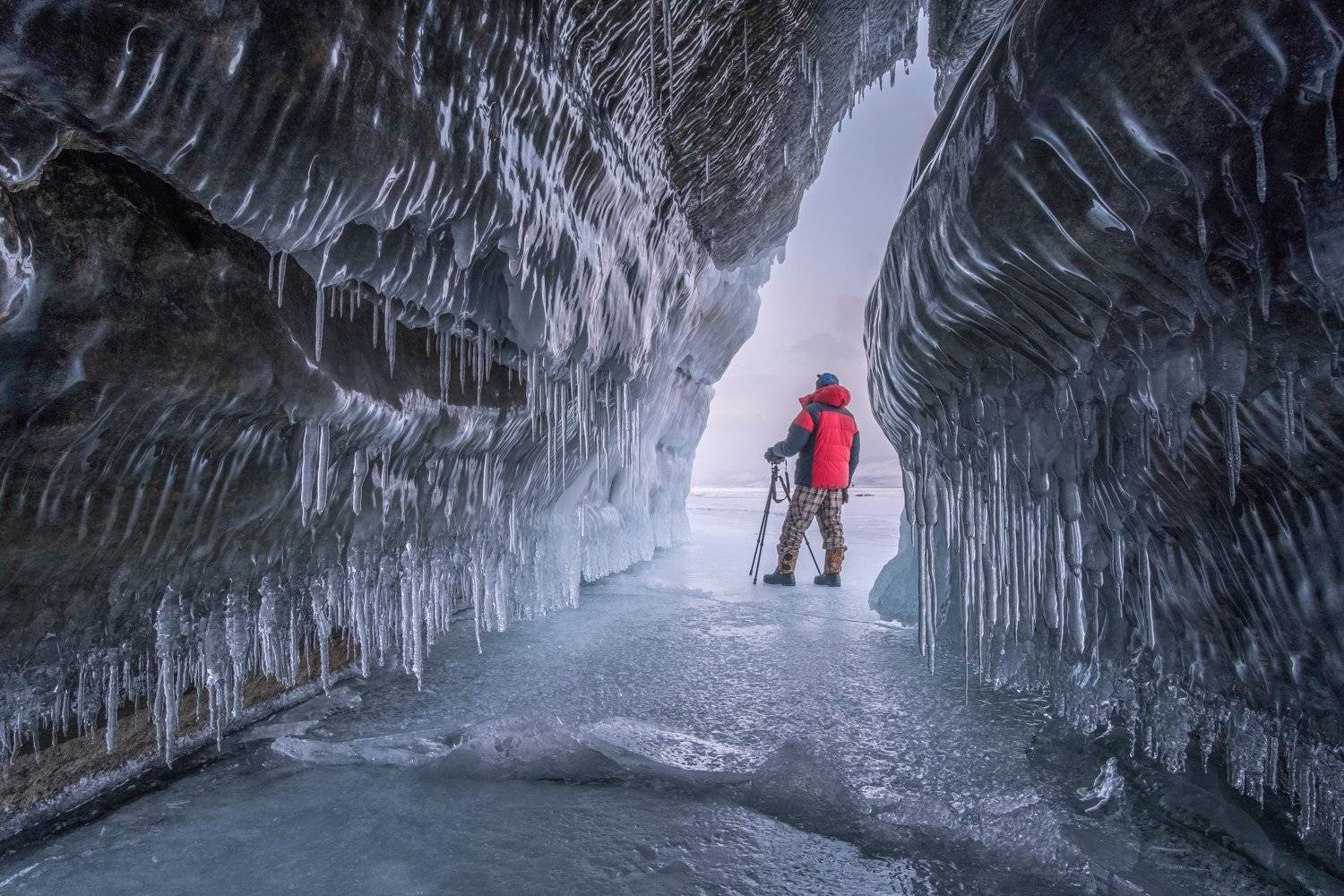 байкал, ольхон, лед, пещера, грот, сосульки, закат, рассвет, зима, кристалл, отражение, сибирь, Максим Рязанцев