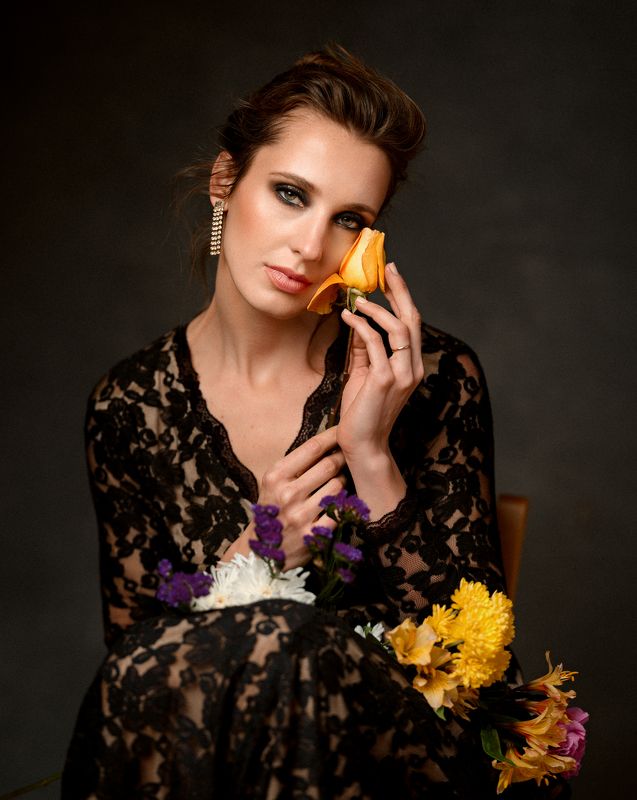 girl, female, fashion, model, studio, portrait, mood, vintage, flowers Portrait with flowers фото превью