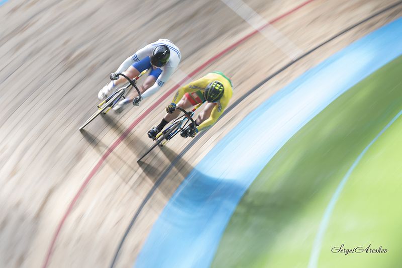 спорт, велогонка, трек на вираже фото превью