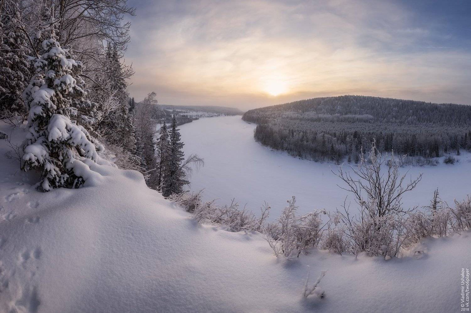 зима, снег, солнце, облака, утро, река, вишера, скала, камень говорливый, пермский край, Владимир Ушаков