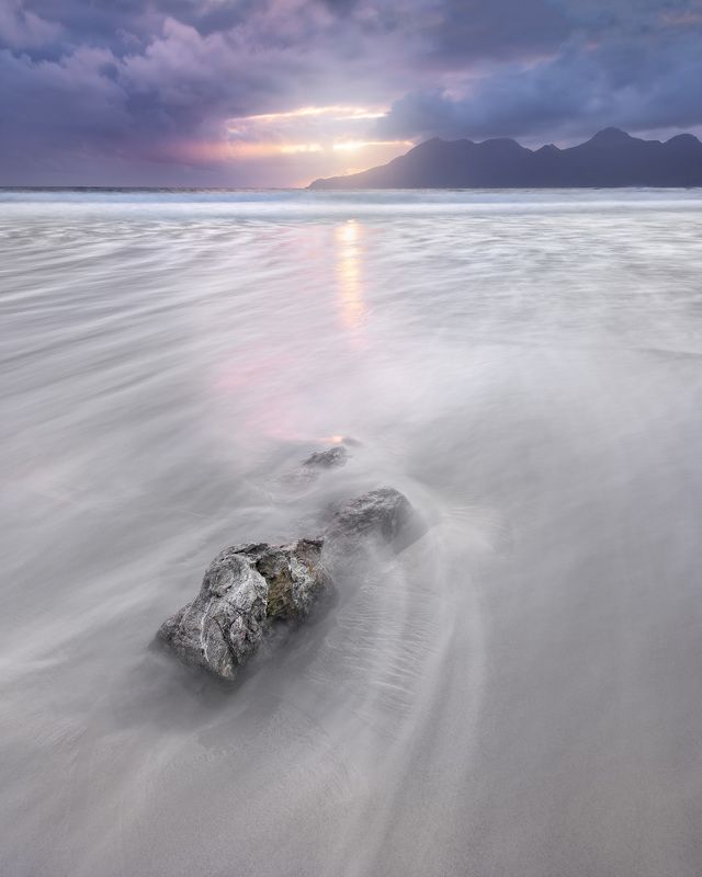 bay, beach, beautiful, blue, cliff, clouds, coast, coastal, dusk, eigg, europe, evening, golden, highlands, island, isle, kingdom, landscape, lochaber, nature, ocean, overcast, pebbles, rain, rainy, rhum, rock, rocky, rum, scenic, scotland, scottish, sea, Rocky Beach in the Evening, Isle of Eigg, Scotland, United Kingdom фото превью