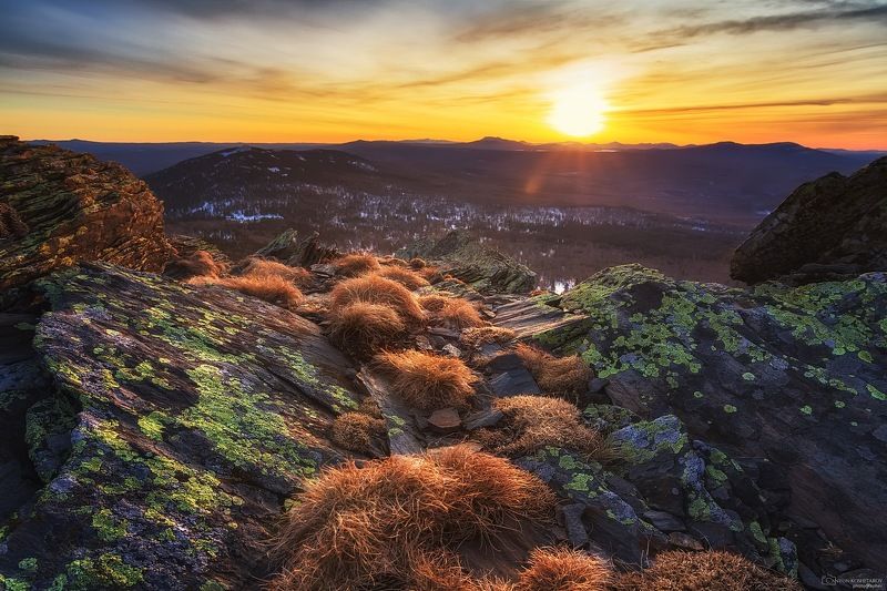 На улице зима, а на горе трава фото превью