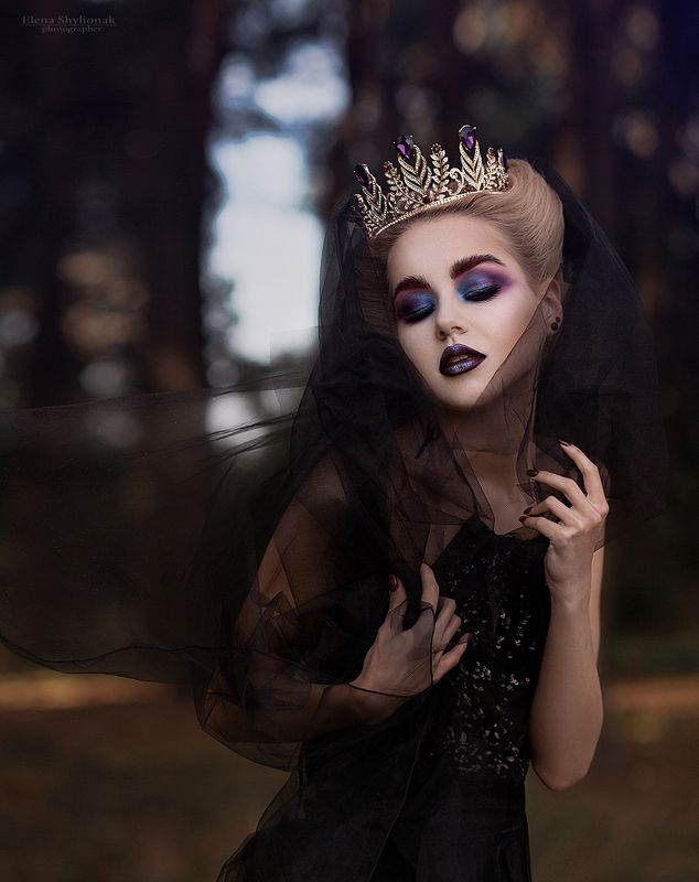 Dark Queen, темная кеоролева, мистика, сказка, кинжал, корона, черное, фея, модель. красивая девушка Dark Queen фото превью