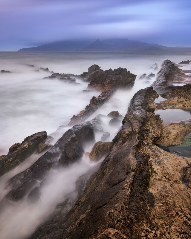 bay, beach, beautiful, blue, cliff, clouds, coast, coastal, dawn, eigg, europe, golden, highlands, island, isle, kingdom, landscape, lochaber, morning, nature, ocean, overcast, pebbles, rain, rainy, rhum, rock, rocky, rum, scenic, scotland, scottish, sea, Rocky Beach in the Morning, Isle of Eigg, Scotland, United Kingdom фото превью
