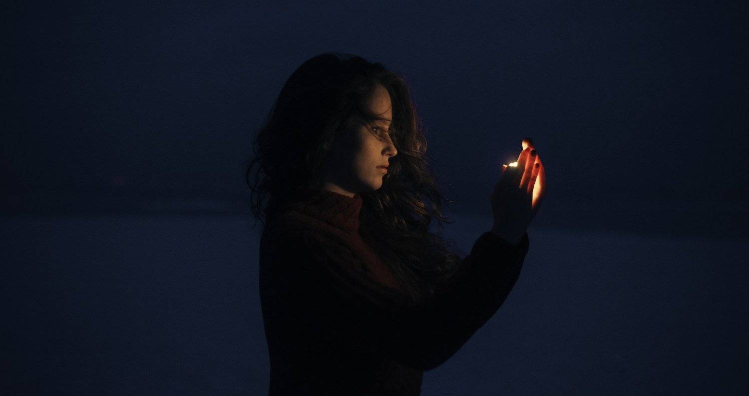 ночь, молодая модель, волосы, атмосфера, зима, холод, красный свитер, улица, ветер, Андрей Шепель