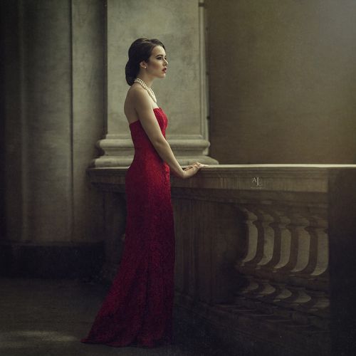 lady in red