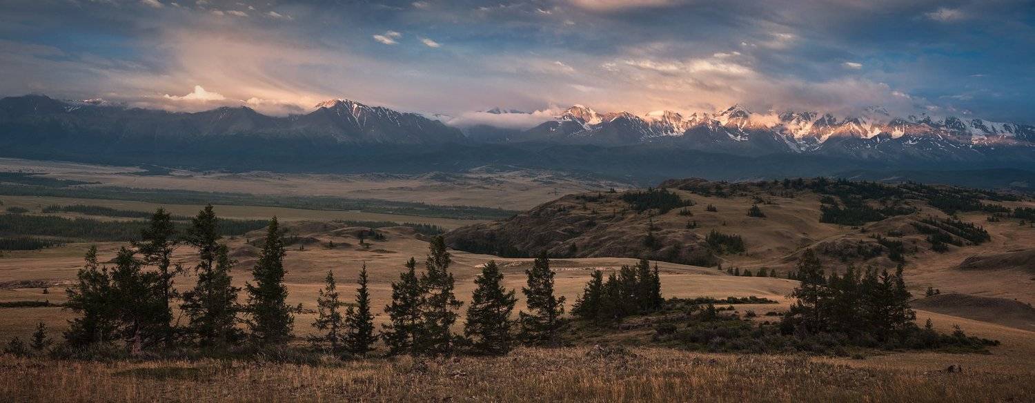 пейзаж, природа, горы, алтай, сибирь, россия, путешествия, туризм, красный, утро, раннее, хребет, большой, высокий, панорама, лето, рассвет, восход, степь, долина, холмы, лес, дерево, Дмитрий Антипов