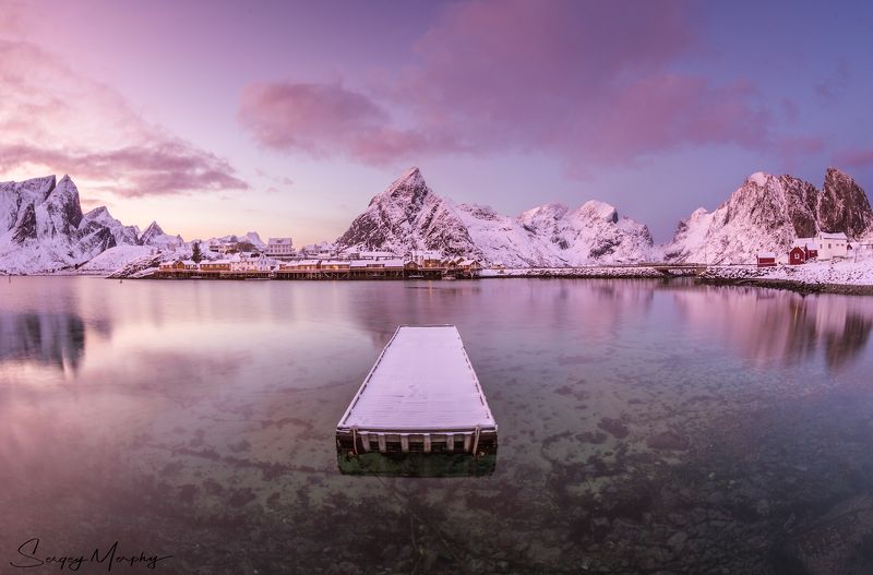 Lonely pier & sunset. Reine. Lofotens. фото превью