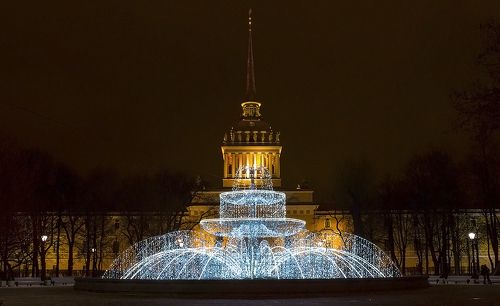 Застывший фонтан у Адмиралтейства.