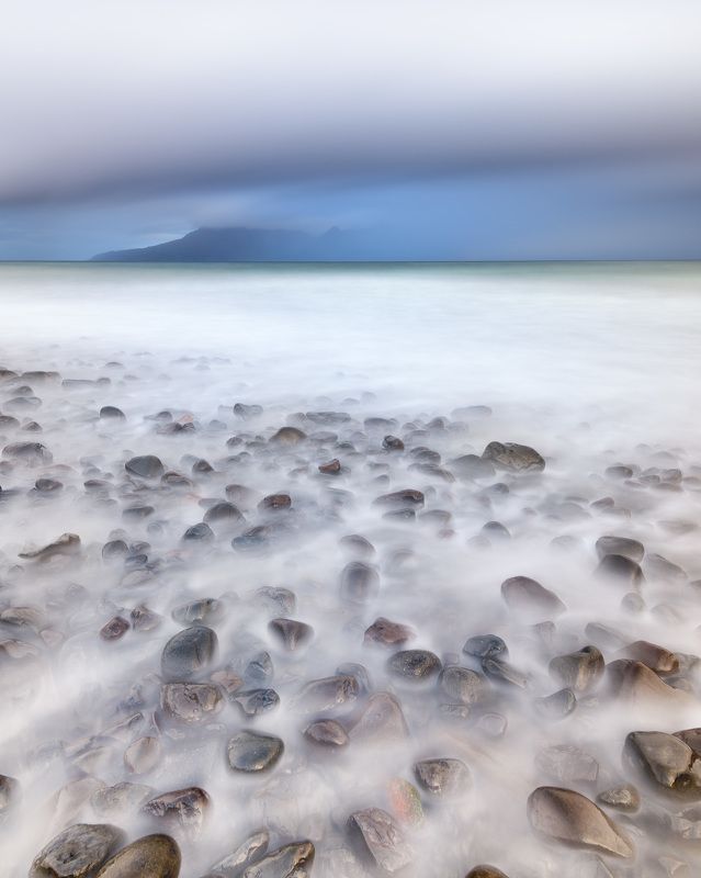 bay, beach, beautiful, blue, cliff, clouds, coast, coastal, dawn, eigg, europe, golden, highlands, island, isle, kingdom, landscape, lochaber, morning, nature, ocean, overcast, pebbles, rain, rainy, rhum, rock, rocky, rum, scenic, scotland, scottish, sea, Rocky Beach in the Morning, Isle of Eigg, Scotland, United Kingdom фото превью