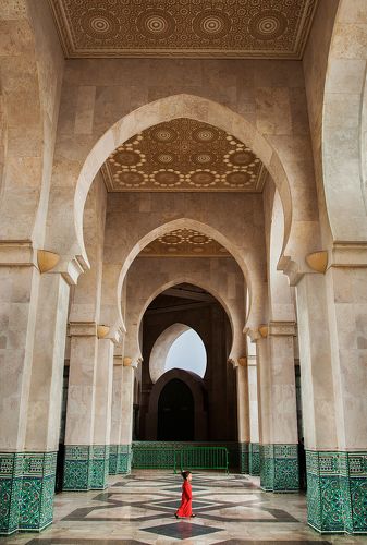 Девочка в красном