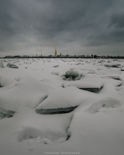 На Неве встает лед