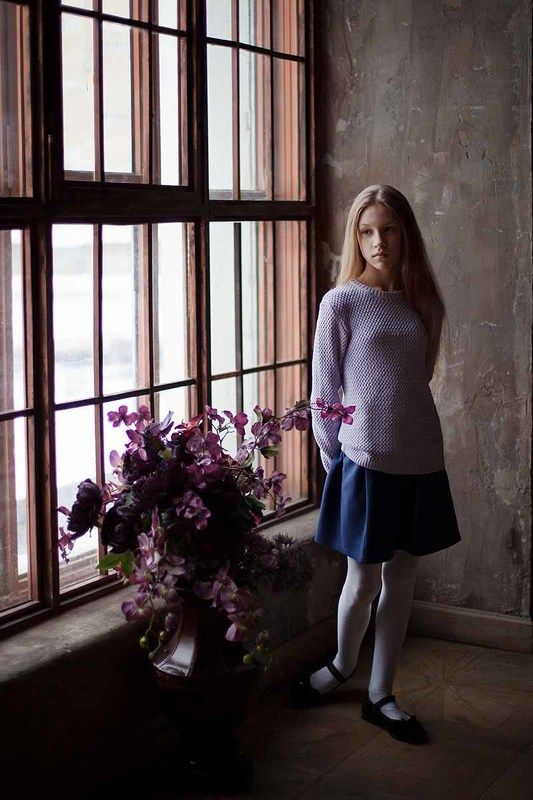 свет, девочка, портрет, ростовой портрет, ребенок, подросток, фотография, классика Девочка фото превью