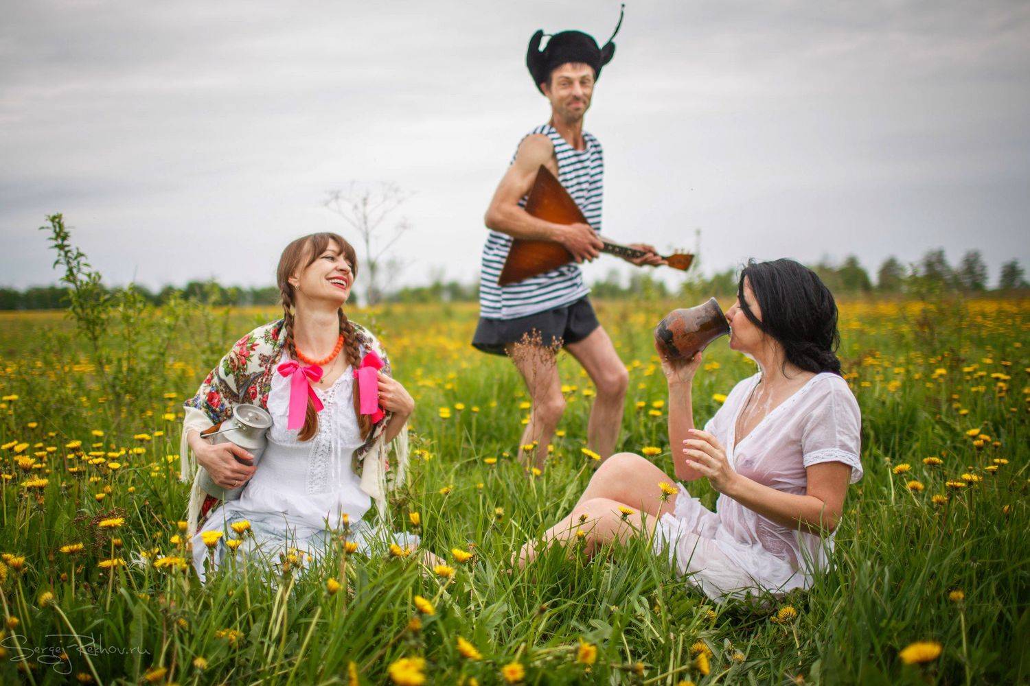 russia, россия, поле, девушки, балалайка, юмор, прикол, rekhov, Сергей Рехов