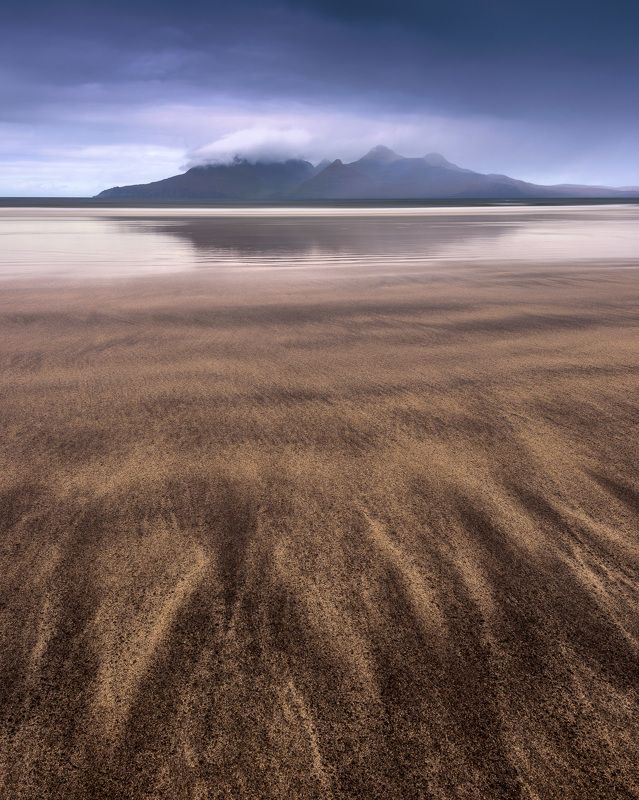 bay, beach, beautiful, blue, clouds, coast, coastal, eigg, europe, golden, highlands, island, isle, kingdom, landscape, lochaber, mountain, nature, ocean, overcast, patterns, peninsula, puddles, rain, rainy, reflections, rhum, rum, sand, sandy, scenic, sc Sandy Beach, Isle of Eigg, Scotland, United Kingdom фото превью