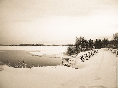 Перед рассветом на мосту на Унутозере. Before sunrise on the bridge near Unut lake. 