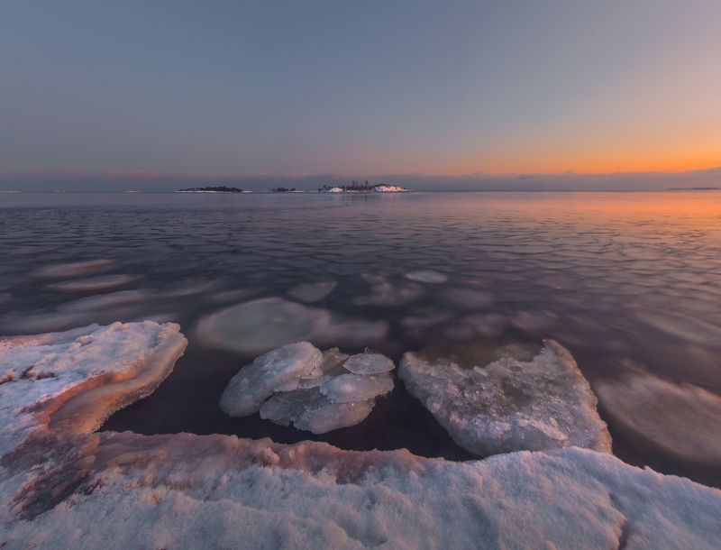 Twilight on lake Ladoga. January фото превью