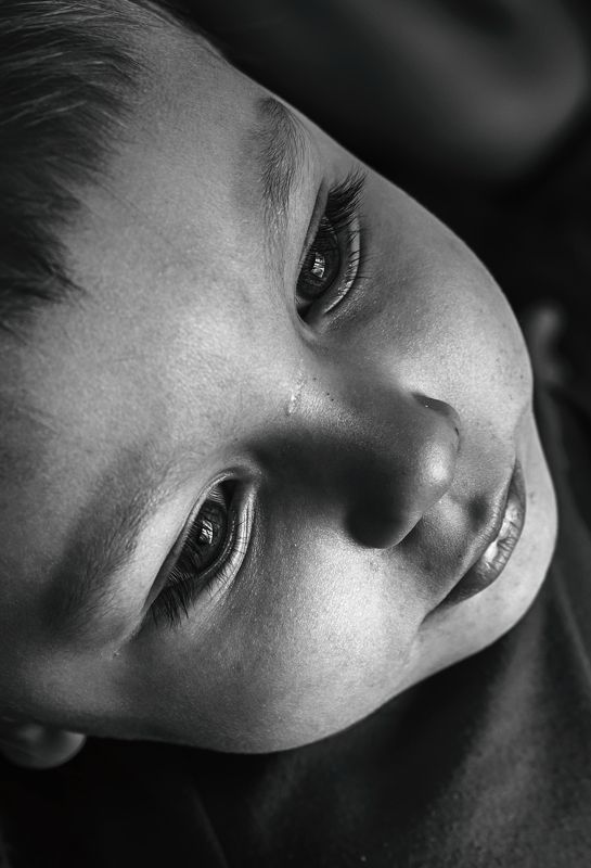 ребёнок портрет глаза детство чб  мечты фото превью