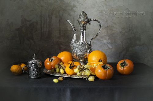 Натюрморт с турецкой кофейной чашкой и фруктами