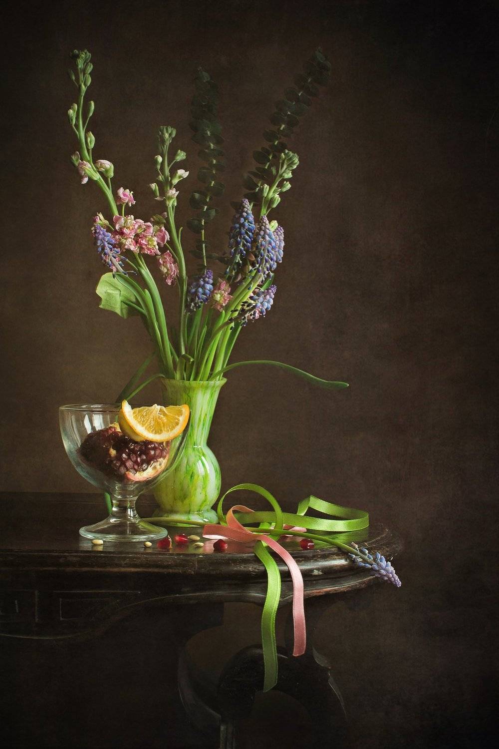 натюрморт, цветы, мускари, лимон, гранат, ленты, Анна Петина