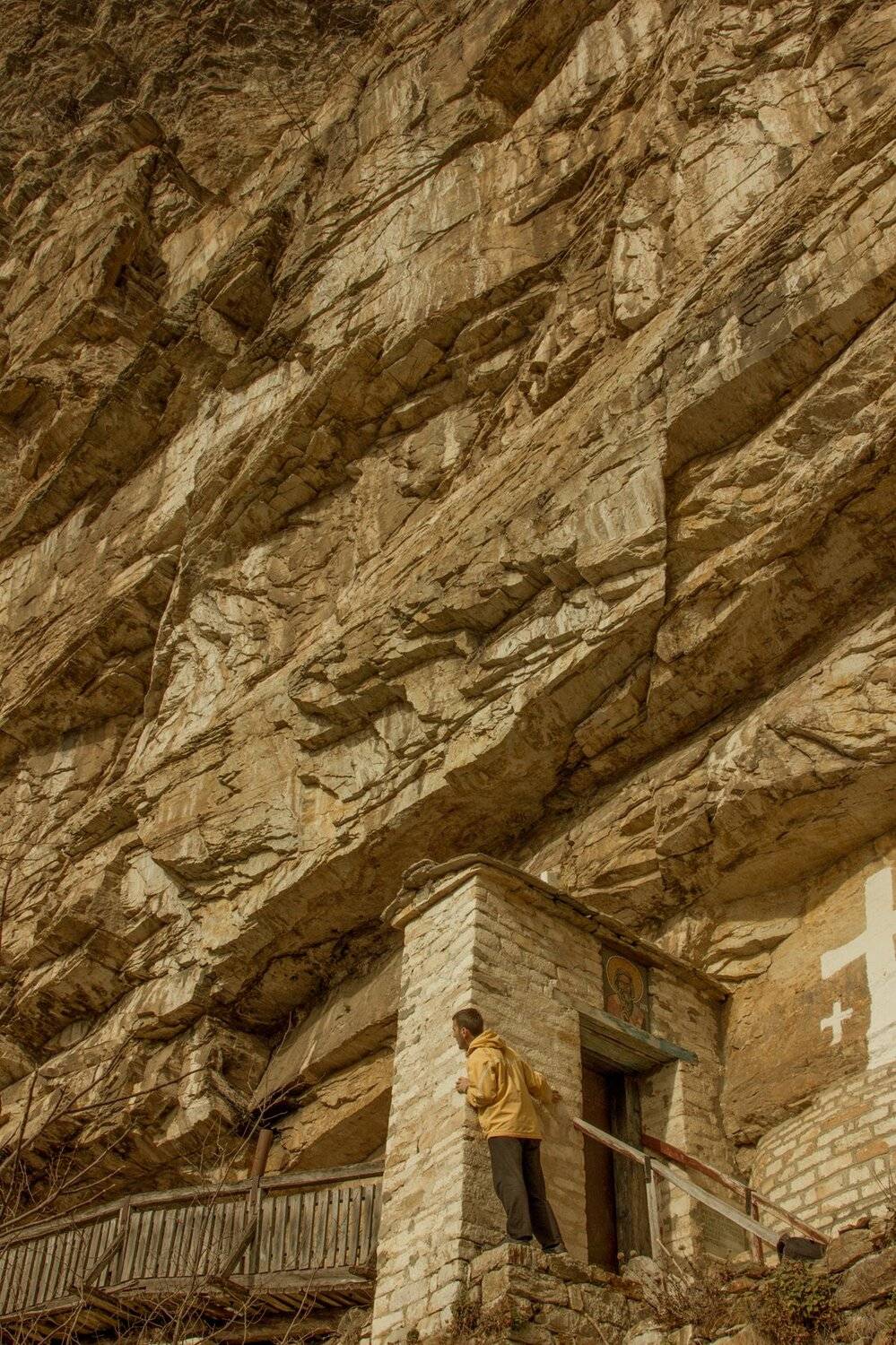 сербия, эрмитаж, святой савва, христианство, православный, дверь, закрытый, в скале, естественный, камень, скалистая стена, древний, старый, посещение, serbia, hermitage, saint sava, christianity, orthodox, door, closed, in the rock, natural, stone, rocky, Марко Радовановић
