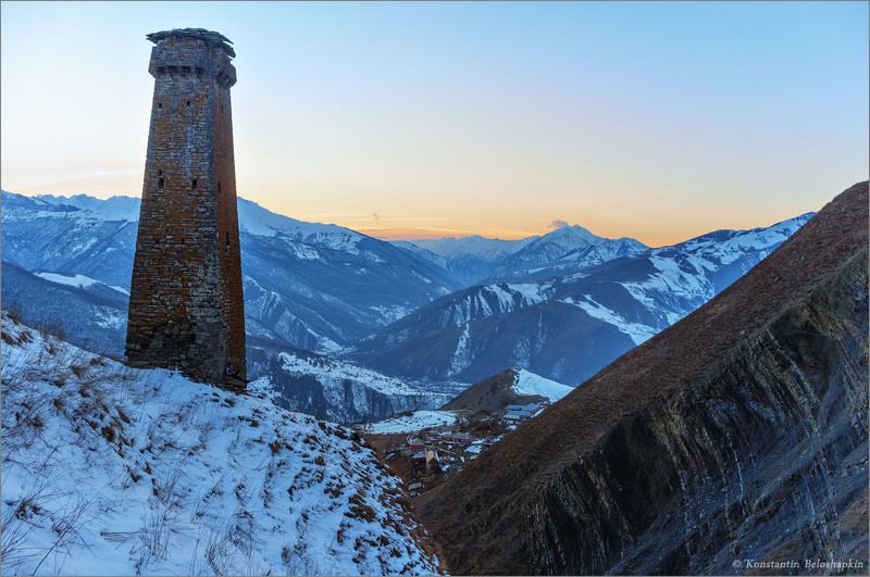 кавказ, горы, чечня, боевая, башня, сторожевая, шула Вайнахская сторожевая башня фото превью
